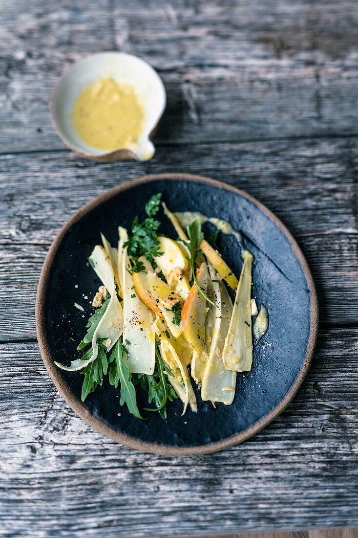 Pastinakensalat mit Rucola und Birne