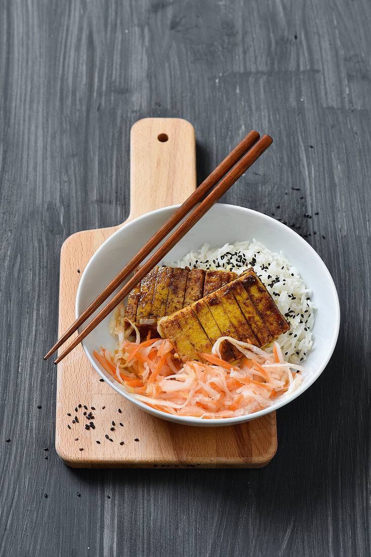 Tofu with carrot and radish relish