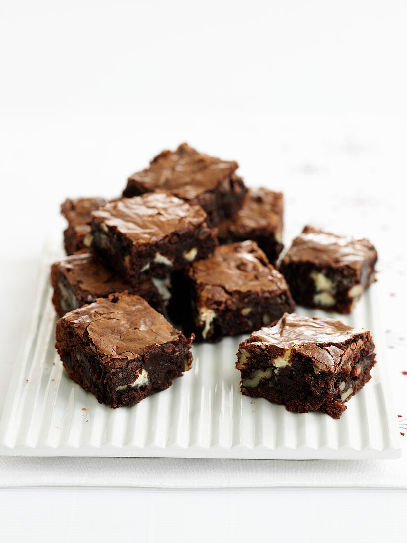 Brownies auf weißer Platte