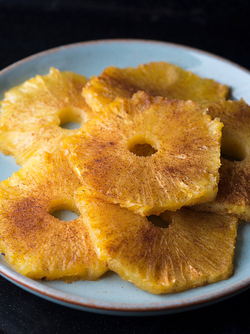 Baked ananas rings with cinnamon, brown sugar and orange liqueur