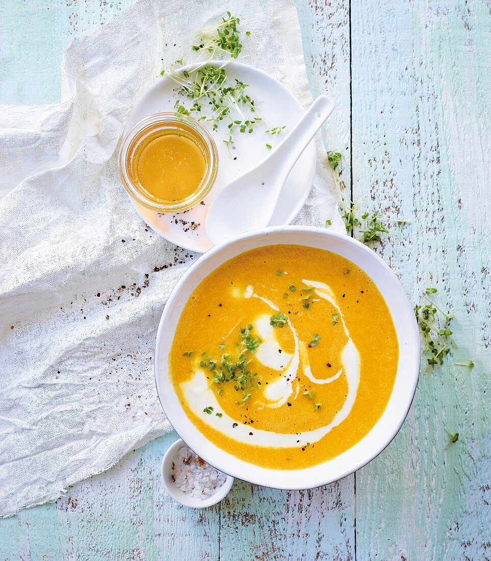 Carrot and yoghurt soup (low carb)