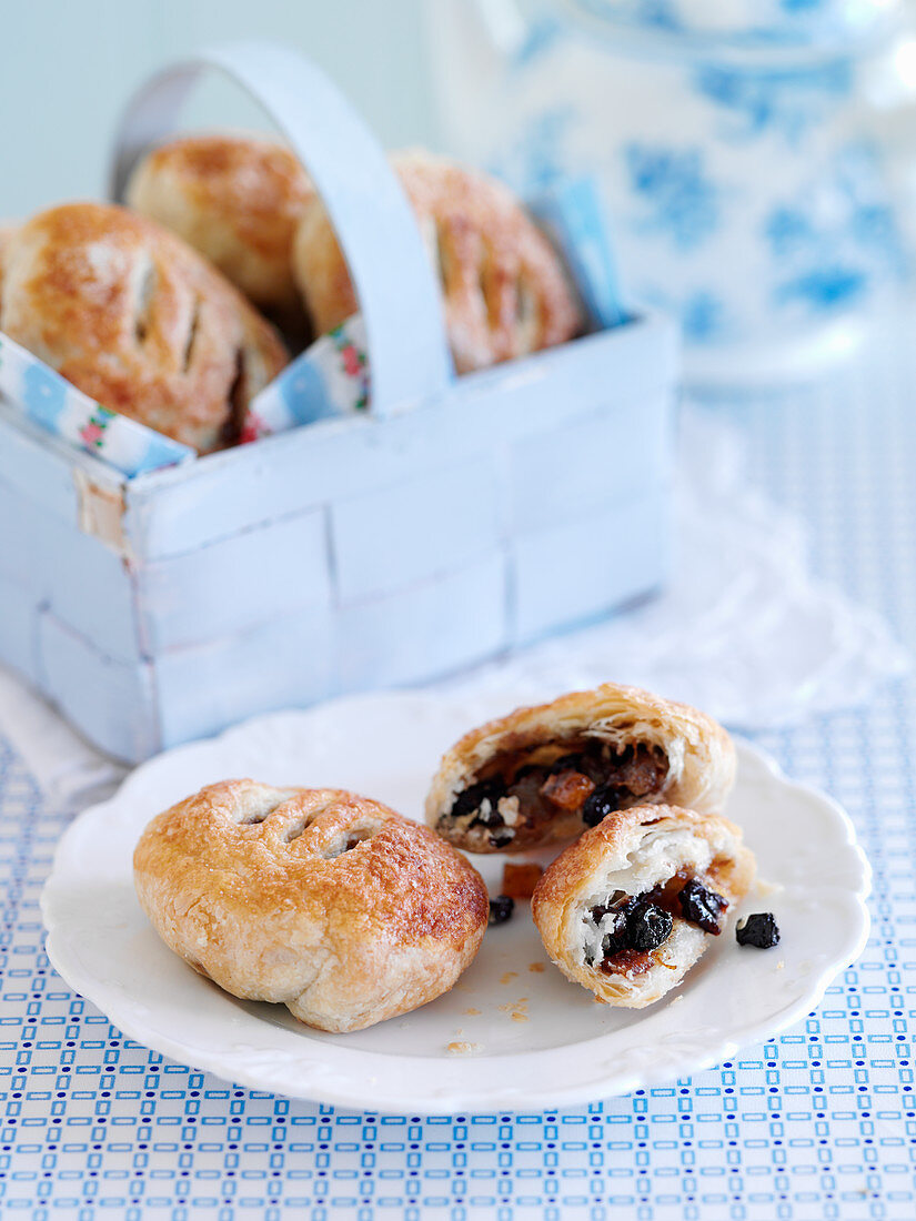 Eccles cakes (Puff pastries filled with raisins, England)