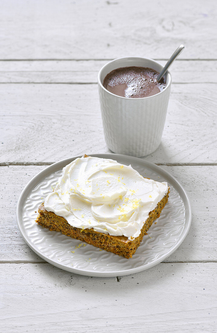 Schwedischer Möhrenkuchen mit Frischkäse