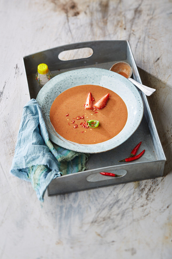 Erdbeer-Gazpacho mit Chili