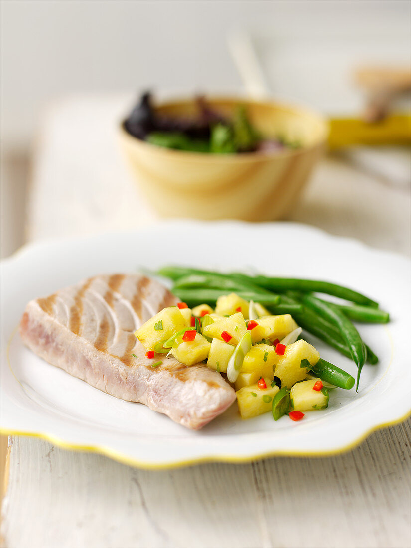 Griddled tuna with pineapple