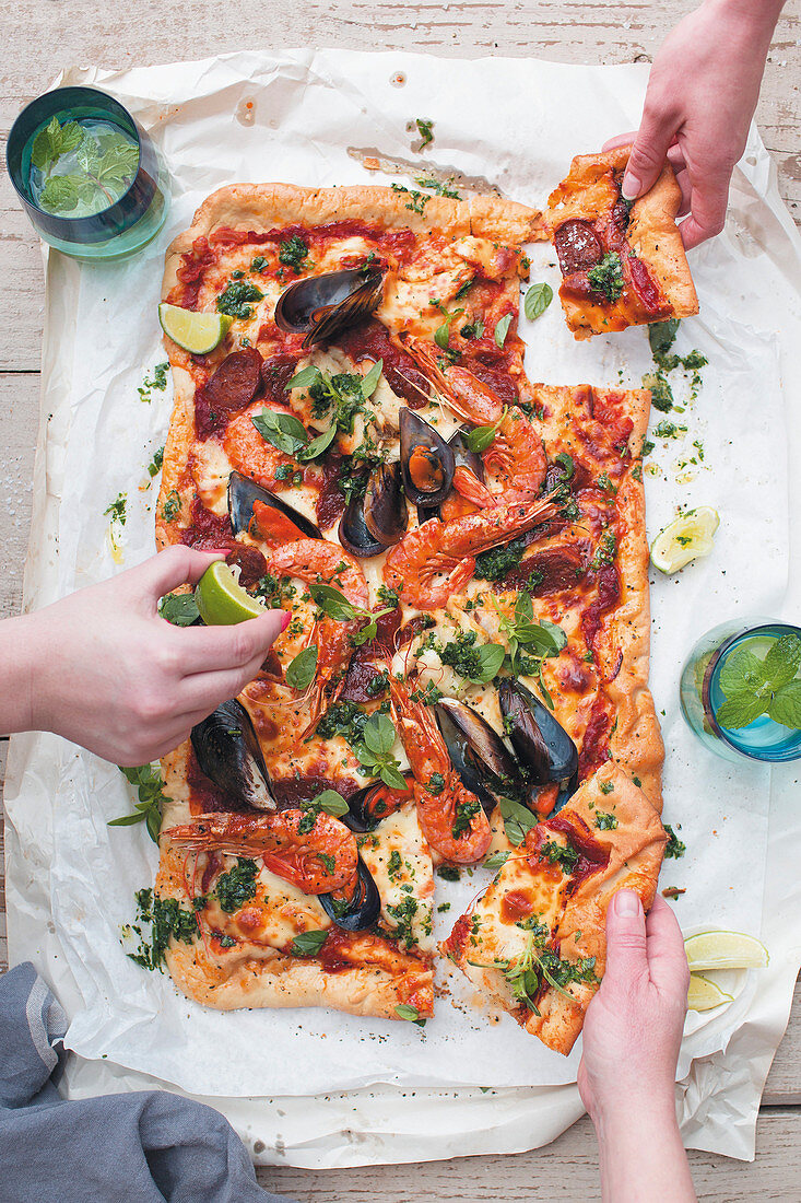 Seafood Pizza