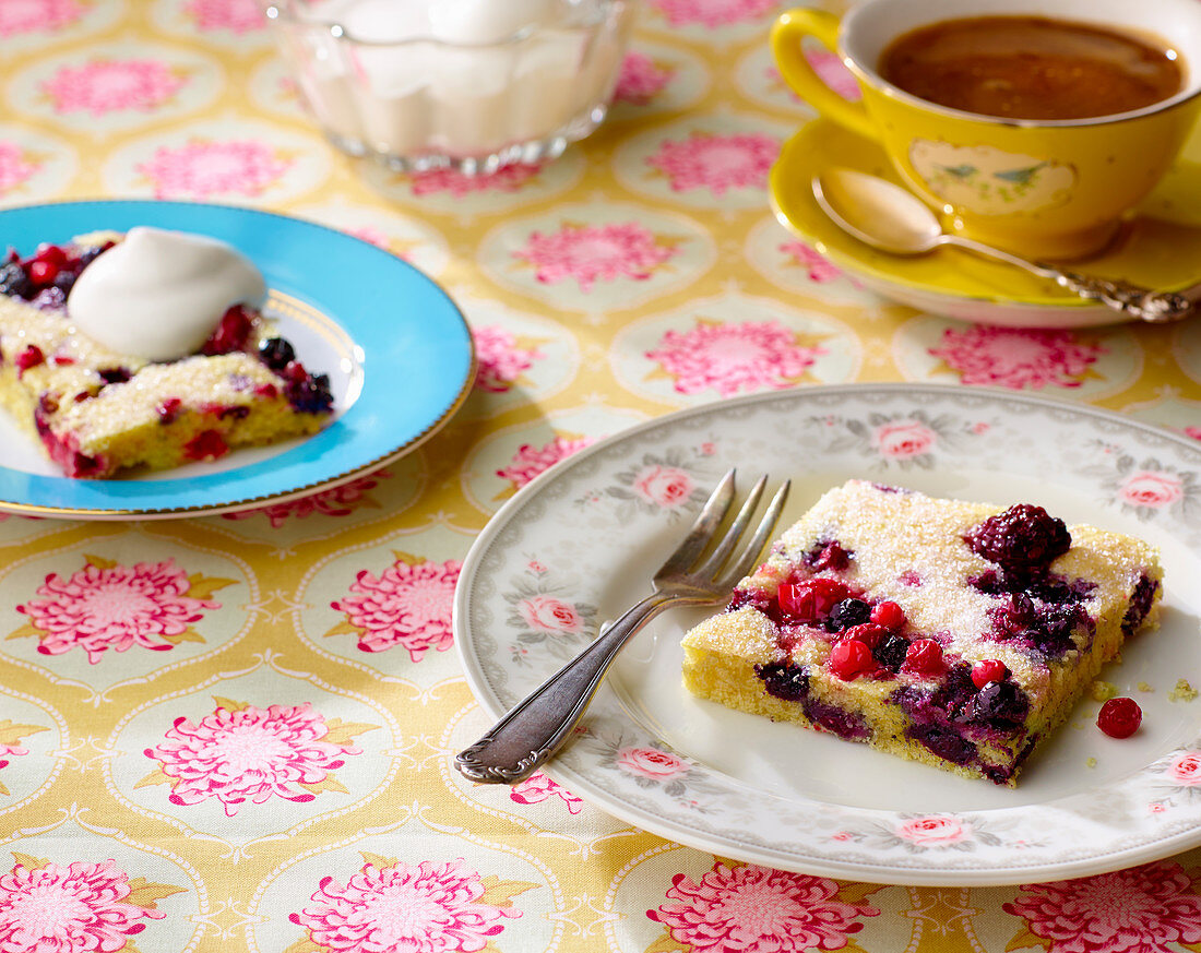 Berry tray bake cake