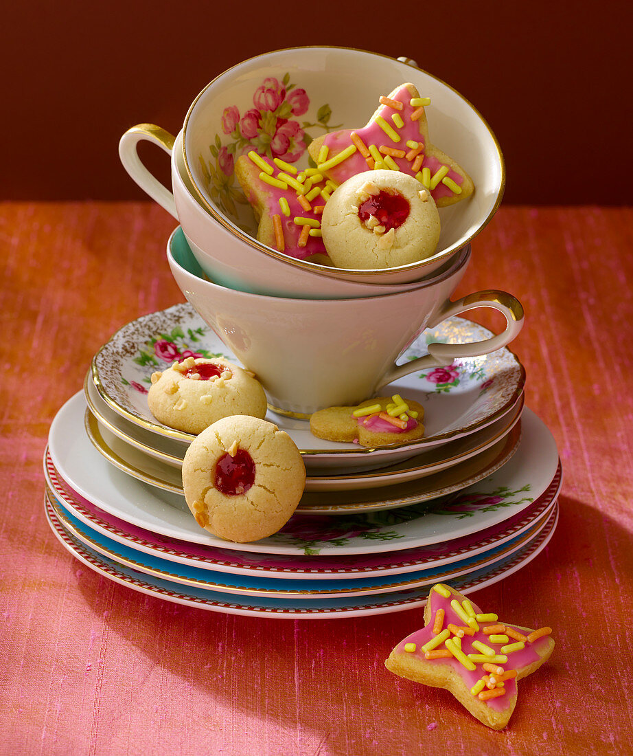 Shortbread jam biscuits and star-shaped biscuits in a stack of crockery