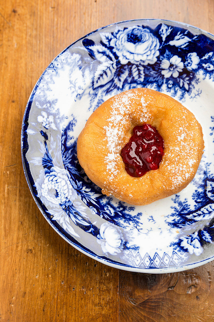 Bauernkrapfen mit Marmelade