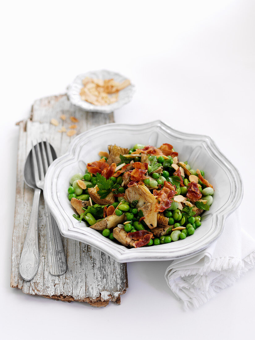 Artischocken-Saubohnen-Salat mit Erbsen