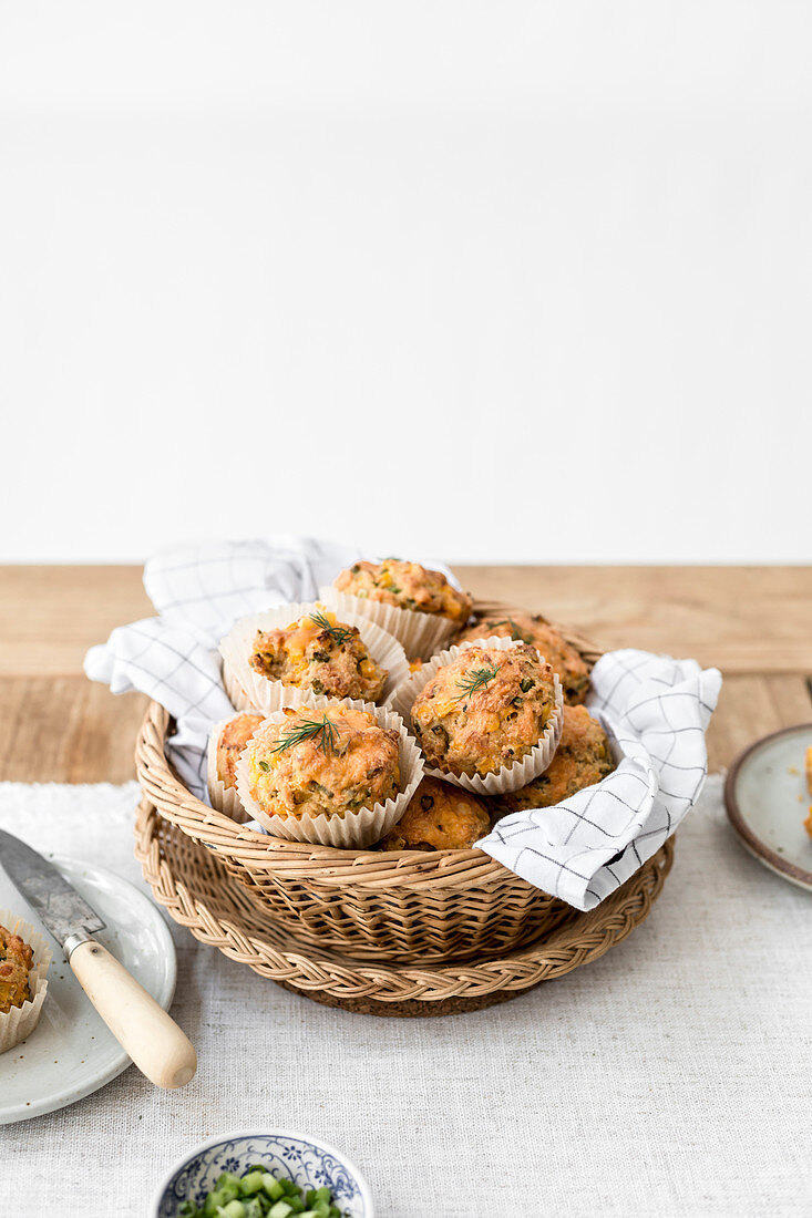 Cornbread-Muffins mit Cheddar und Apfel