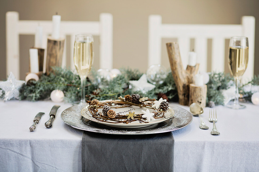 Holiday celebration table setting, white, gold and silver christmas table setting