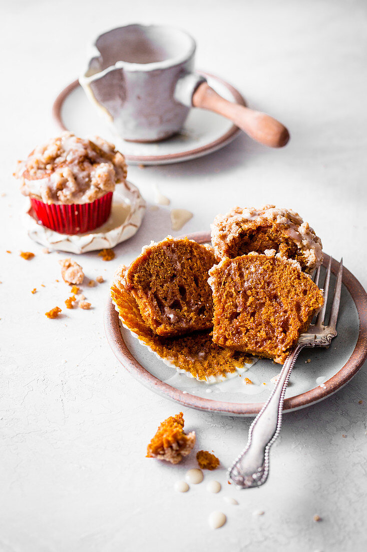 Pumpkin crumb cake muffins