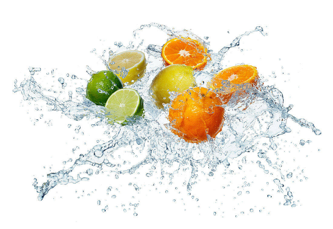 Zitrusfrüchte mit Wassersplash