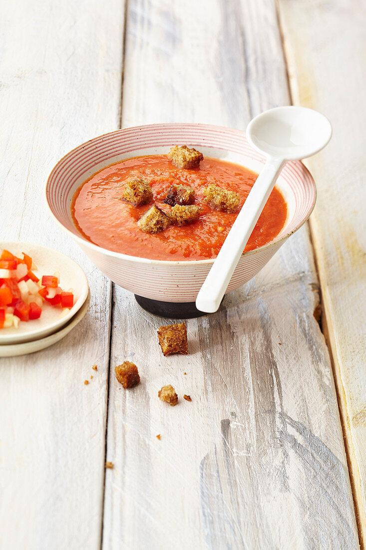 Gazpacho mit Croûtons