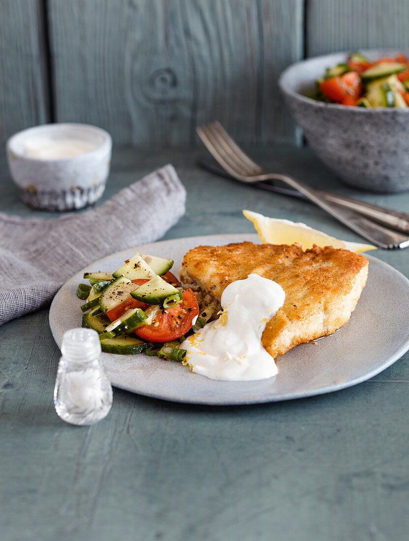 Fried fish with lemon yoghurt (low carb)