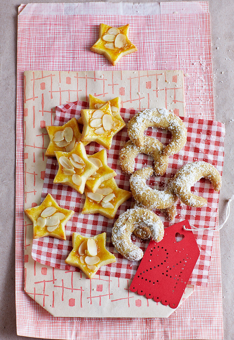 Sugar-free nut stars and coconut biscuits