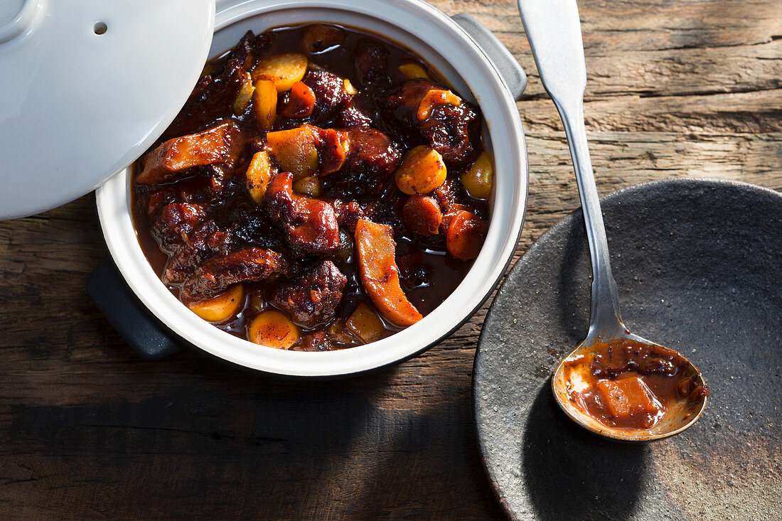 Fruity goat ragout with artichokes, physalis and vanilla