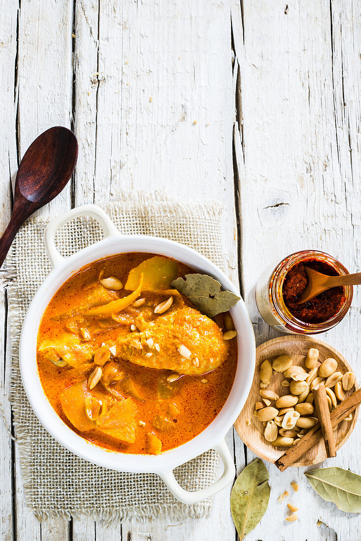 Thai chicken curry with peanuts