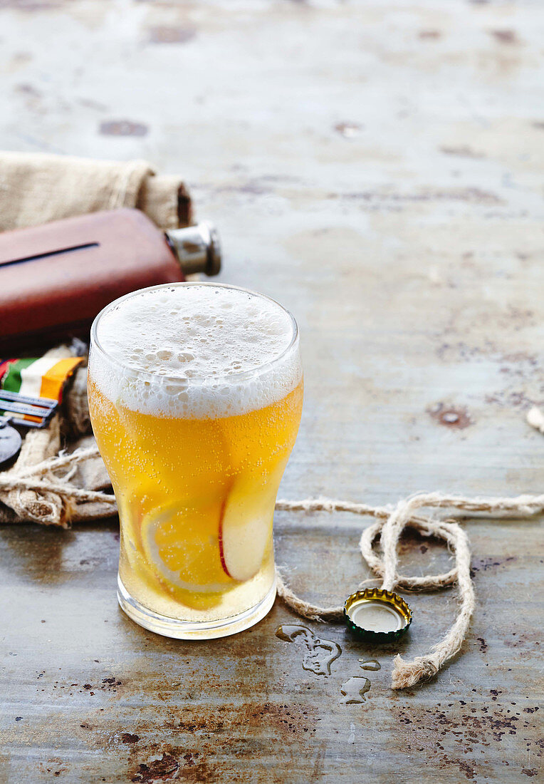 Shandy Cider: Cocktail mit Bier, Cidre und Limonade (Anzac Day, Australien)