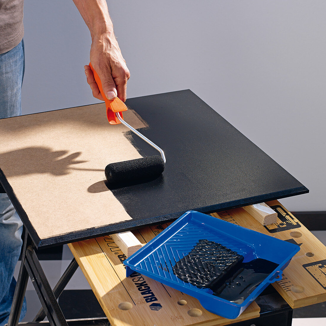 Painting an MDF board with chalkboard paint