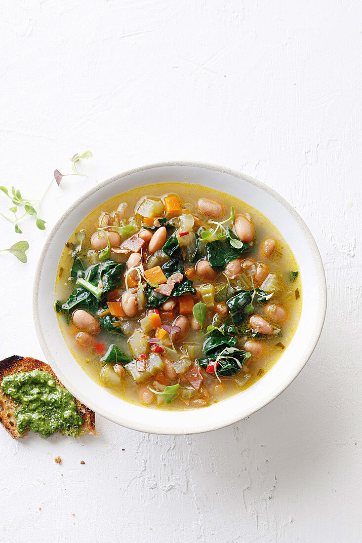 Bohnensuppe mit Borlottibohnen und Pancetta