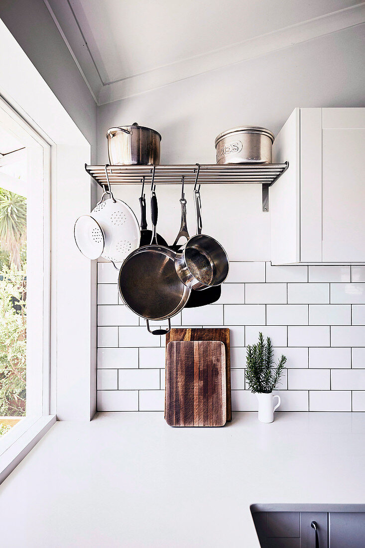 Metal shelf for pots and pans for hanging and standing