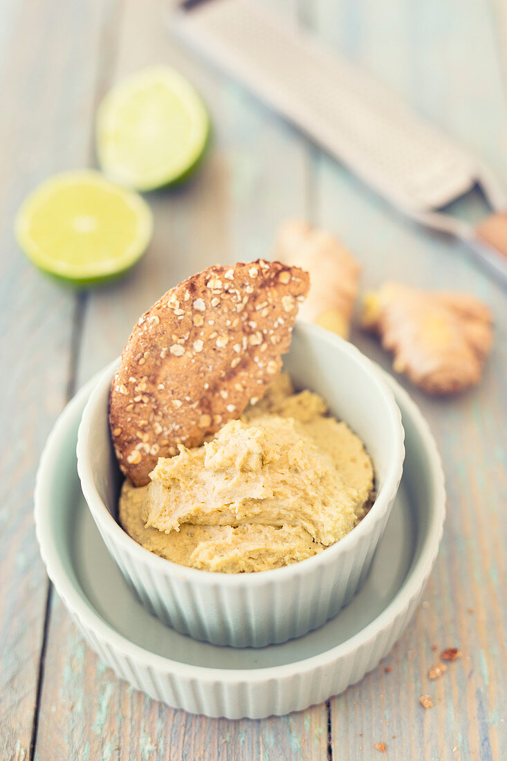 Ginger hummus with lime served with crispbread