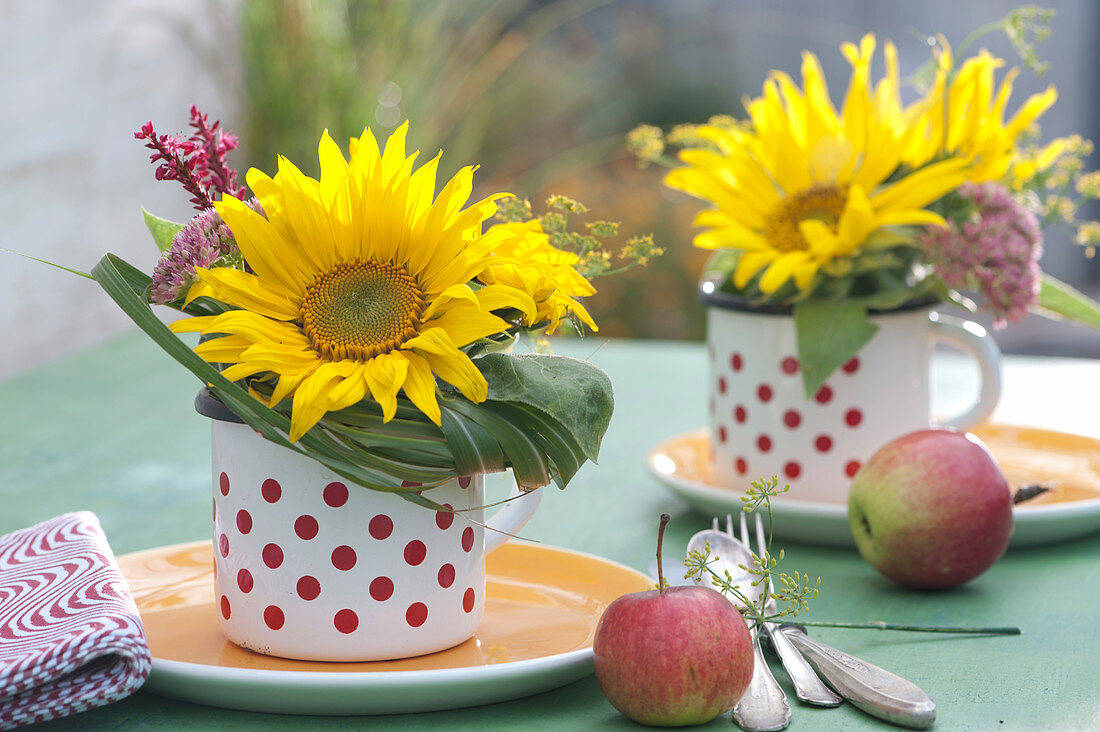 Spätsommer Tischdeko mit Sonnenblumen