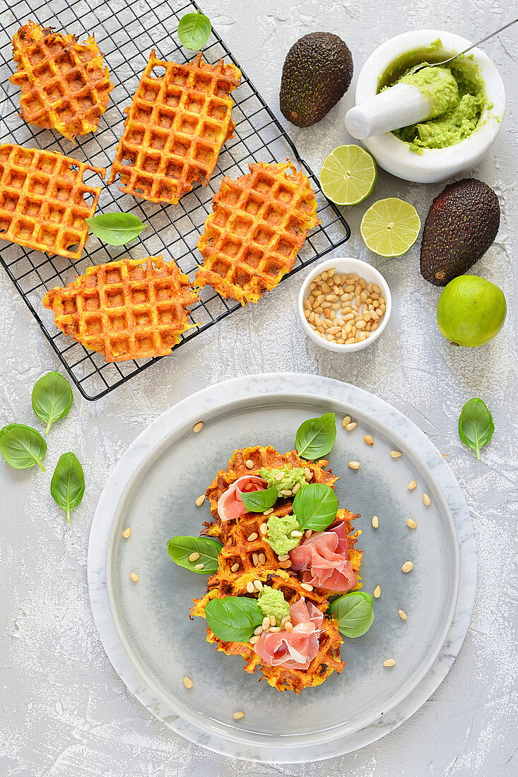 Waffeln mit Avocadoaufstrich