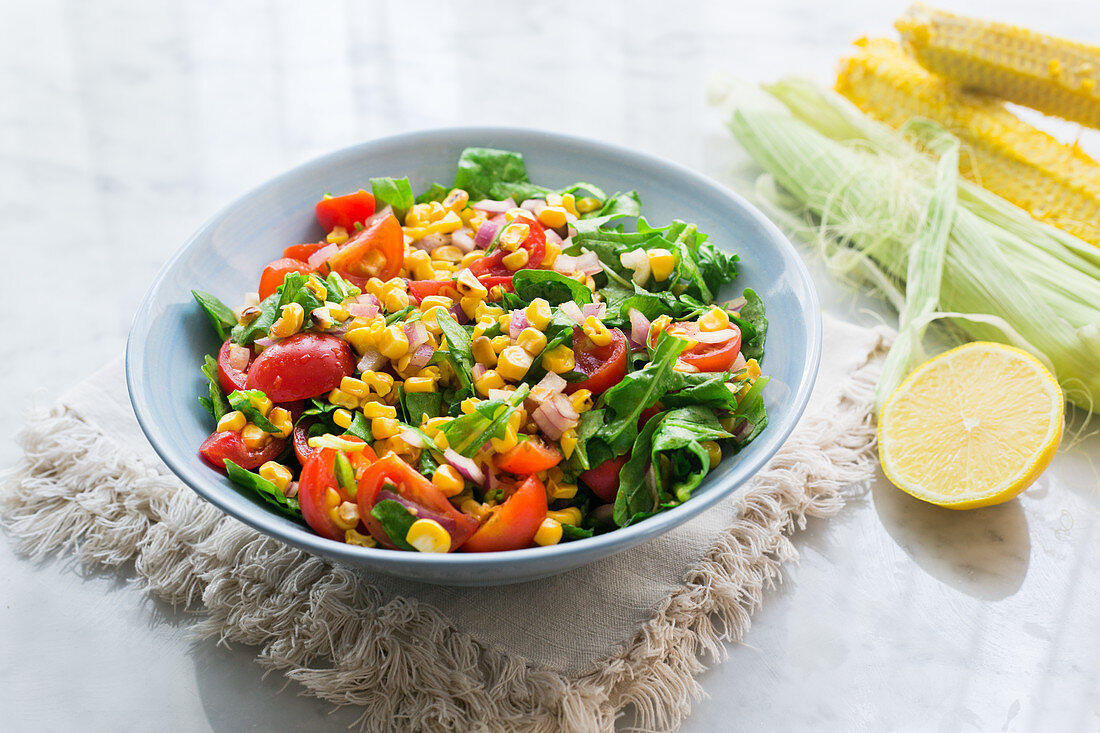 Gemischter Salat mit Mais