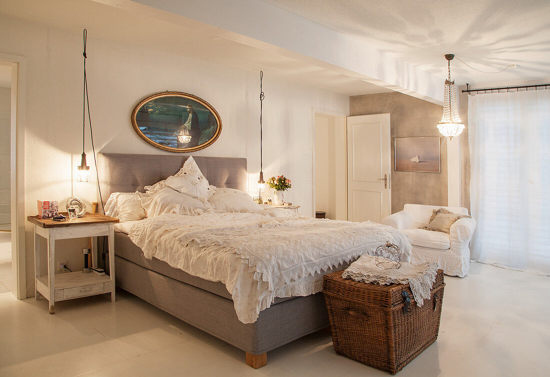 Lamps and lights in vintage, country-house-style bedroom