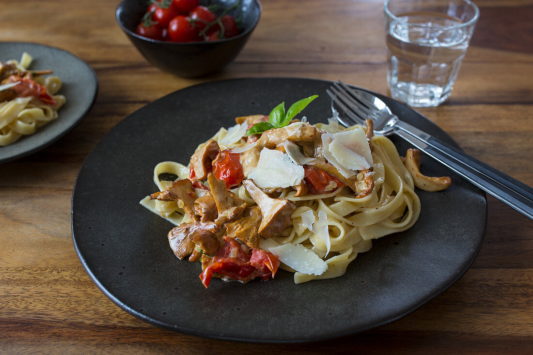 Tagliatelle with chanterelles and cherry tomatoes