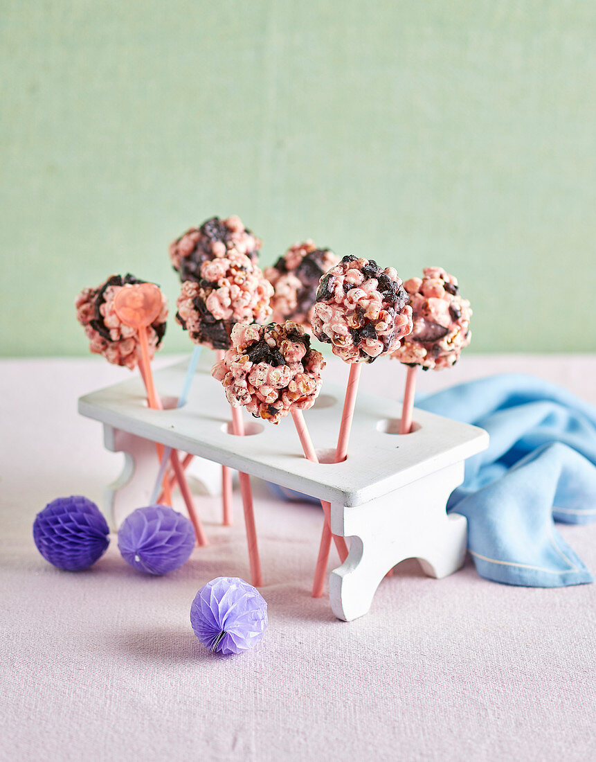 Cookie Marshmallow Popcorn Pops