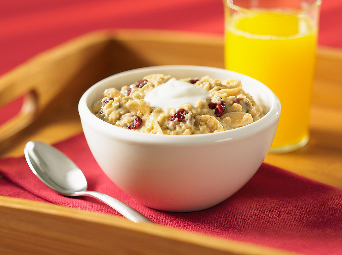 Oatmeal with cranberry and almond