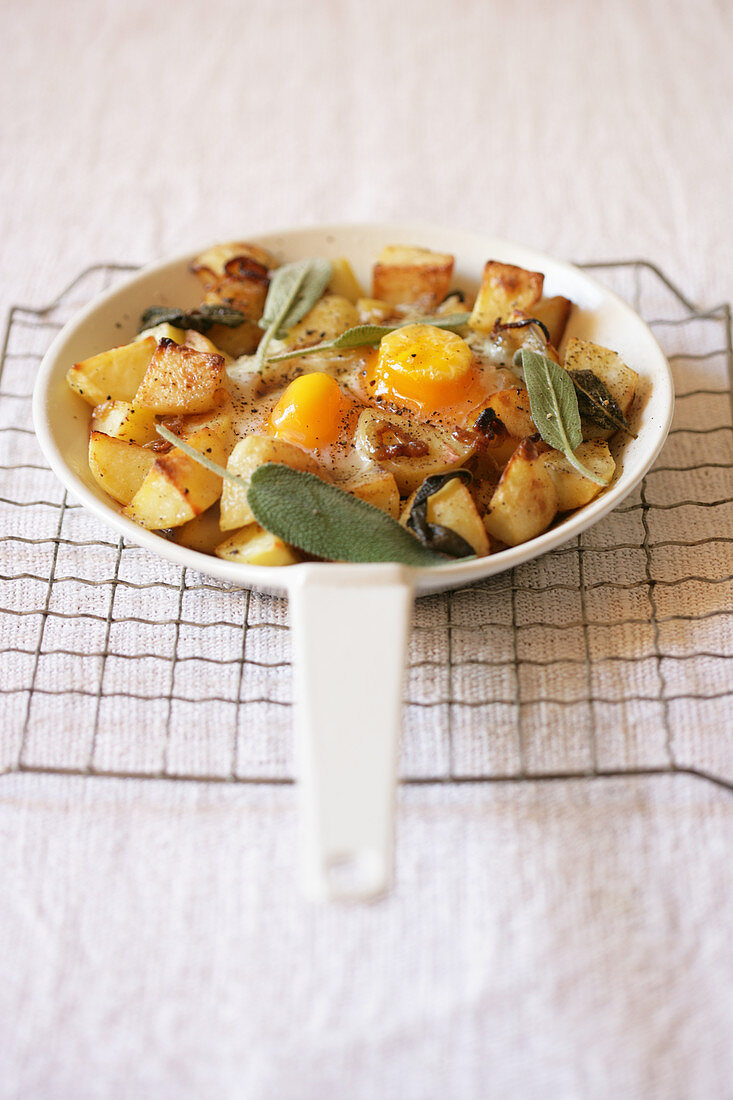 Fried potatoes with egg and sage