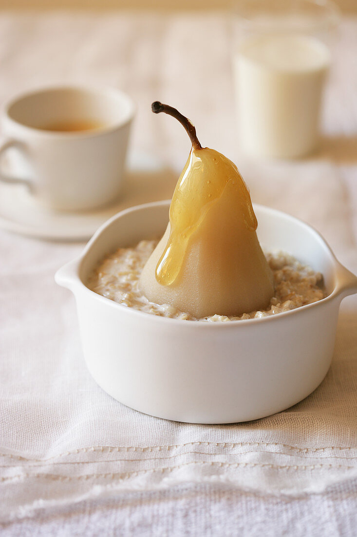 Vanille-Porridge mit pochierten Birnen