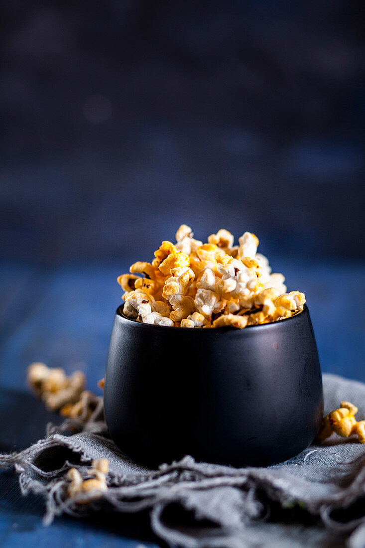 Herzhaftes hausgemachtes Chili-Honig-Popcorn