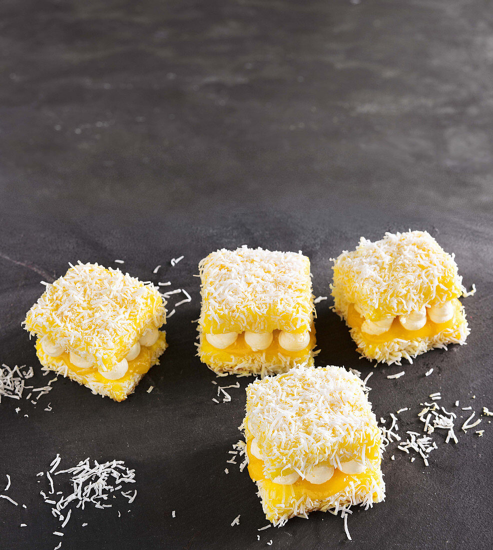 Zitronen-Baiser-Lamingtons