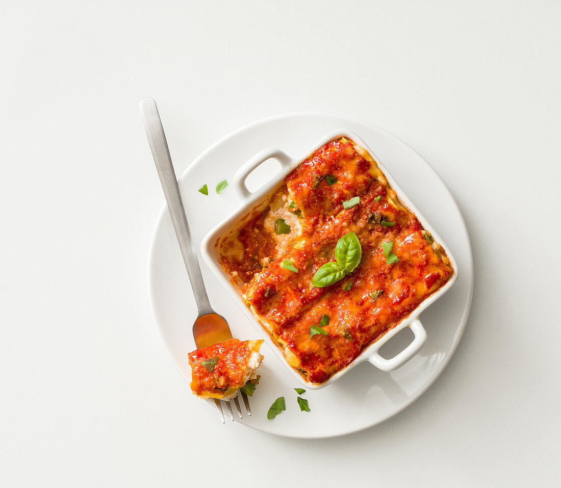 Cannelloni mit Ricotta und Tomatensauce