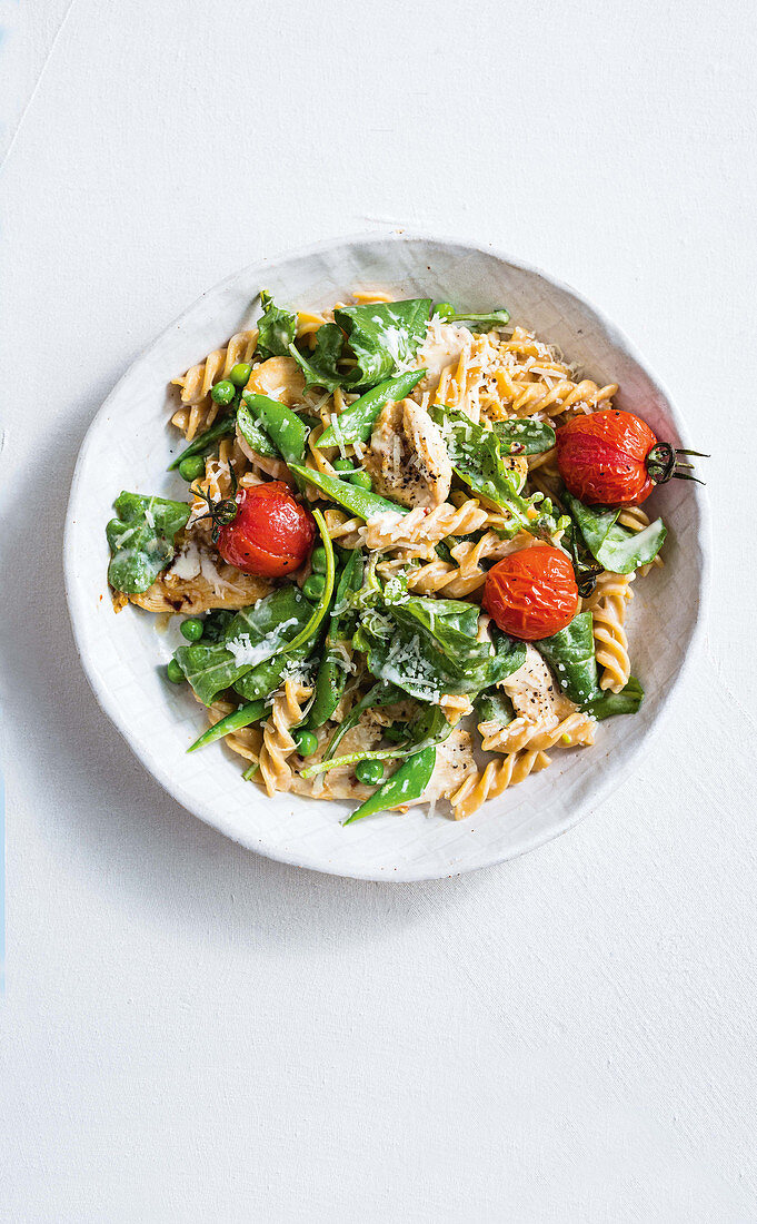 Cremige Pasta mit Hühnchen und Gemüse (Low Carb)