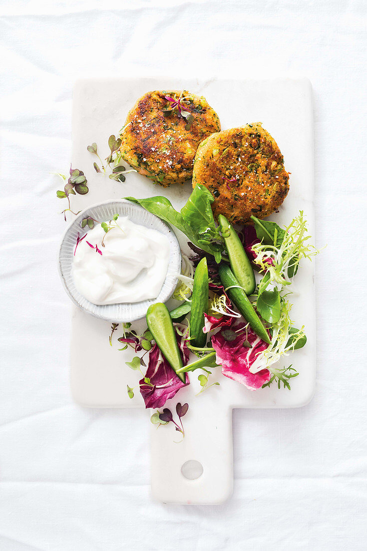 Salmon, chia and broccoli fish cakes (Low Carb)