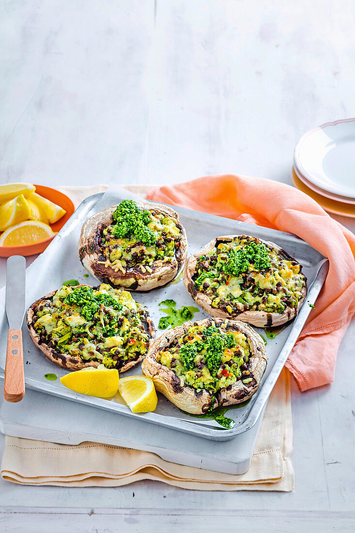 Gebratene Champignons mit Ricottafüllung und Spinatpesto