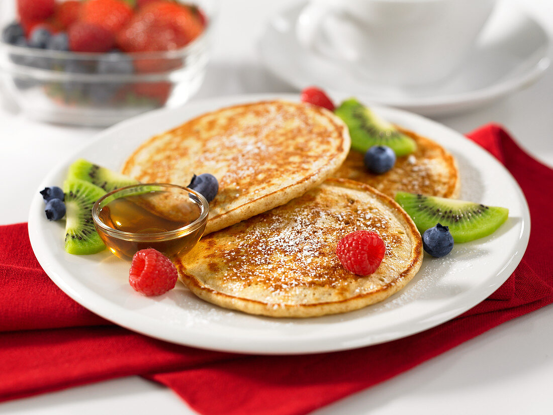 Pancakes with fruit and maple syrup
