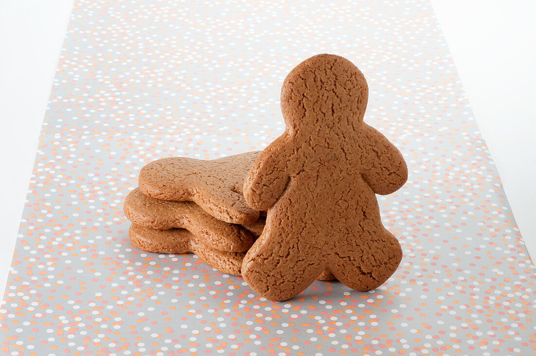 Gingerbread men, undecorated