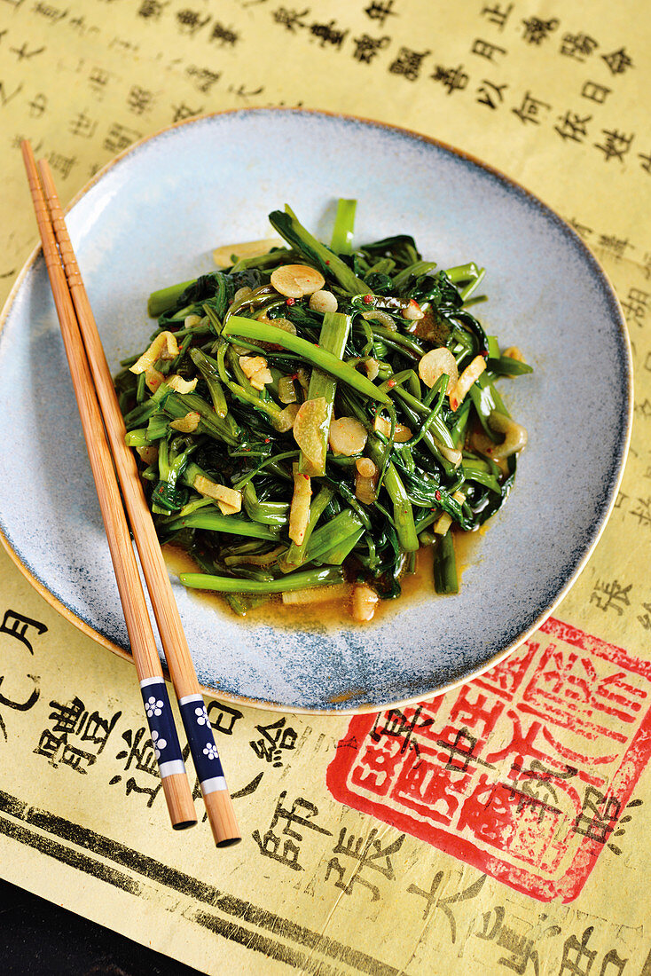 Water spinach with golden garlic and oyster sauce (Singapore)