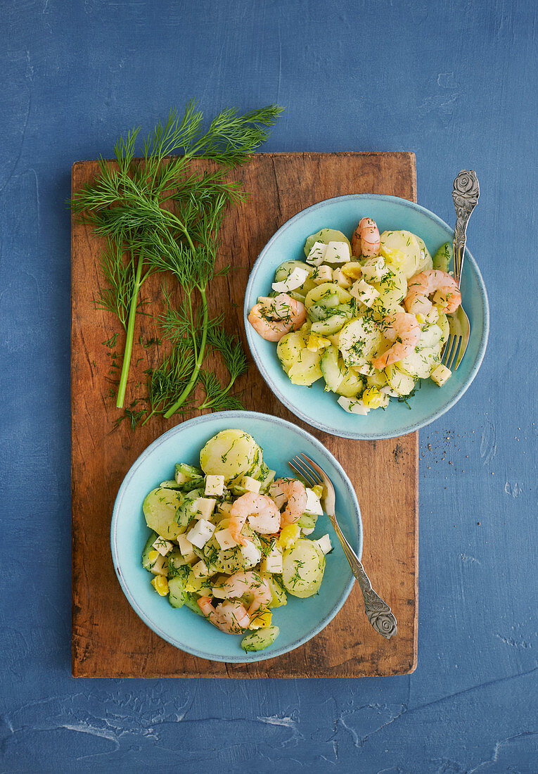 Potato salad with shrimps and dill