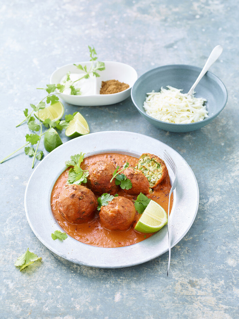 Zucchini-Paneer-Kofta in Chili-Tomatensauce