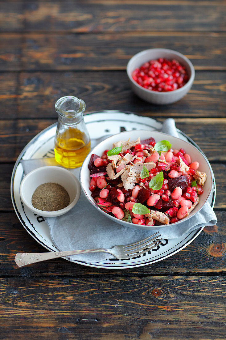 Rote-Bete-Salat mit Bohnen und Granatapfelkernen