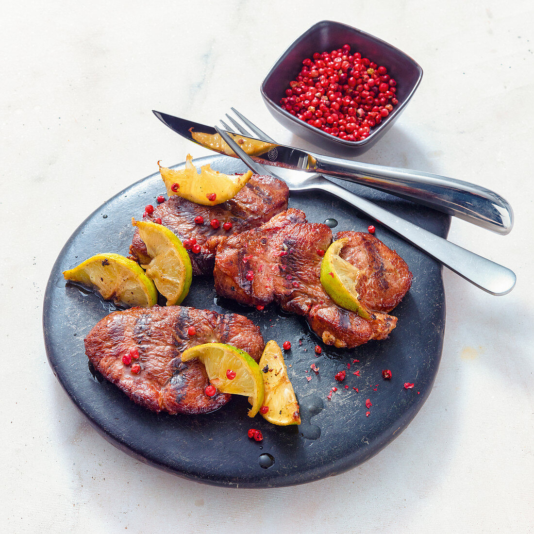 Grilled veal steaks with lime and red pepper